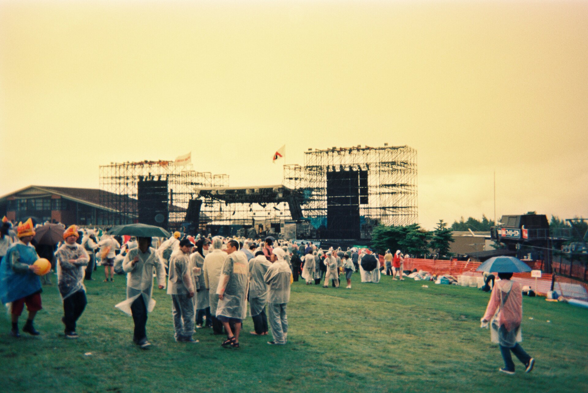 Crowd leisure recreation