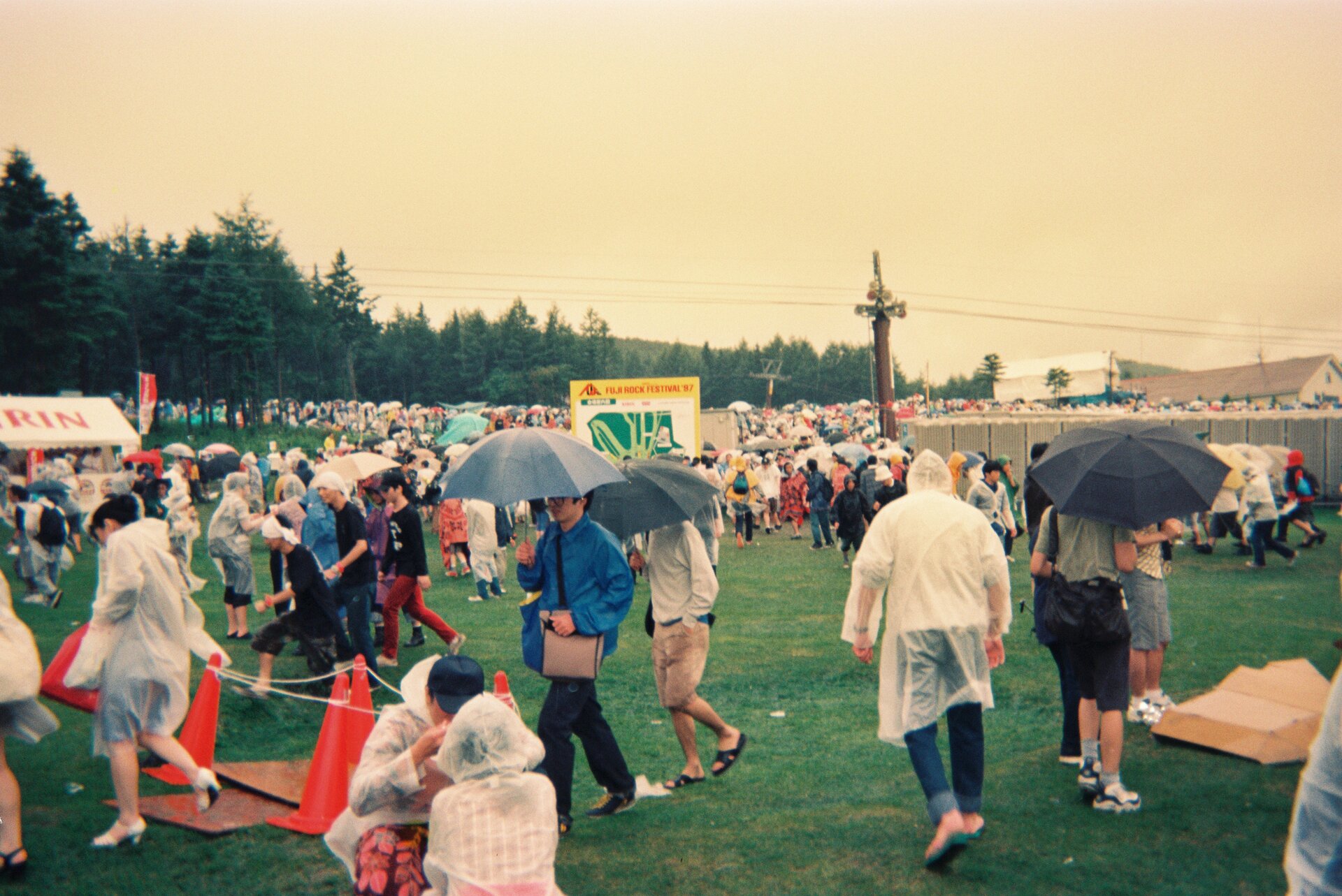 Crowd recreation leisure